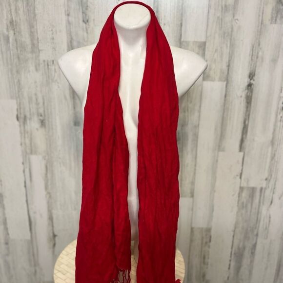 Red scarf - Picture 2 of 3
